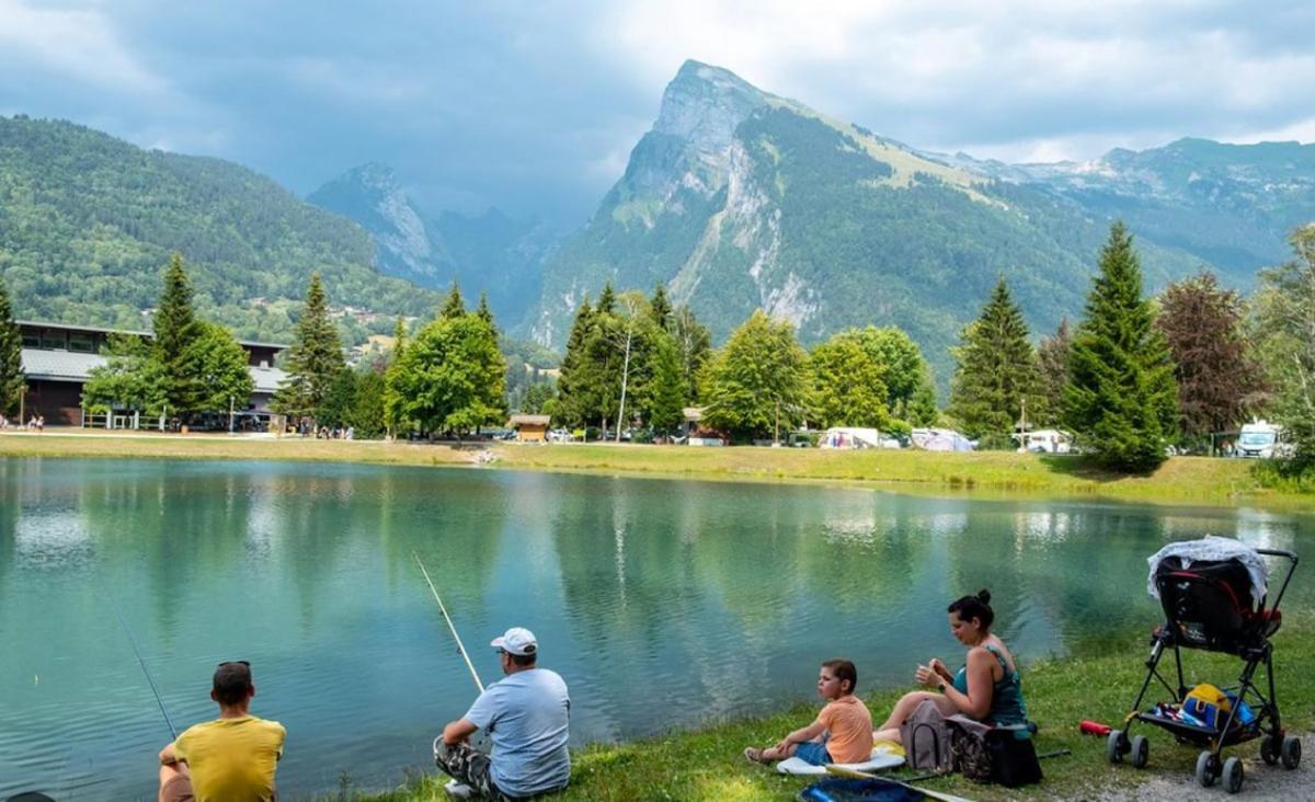 Bungalow 3 Chambres Pour 6 Pers Avec Climatisation Camping 3 Etoiles Samoens Exterior photo